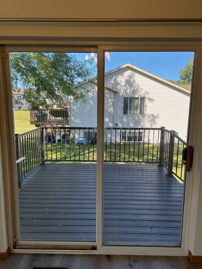 Building Photo - 636 Rolling Oaks Dr