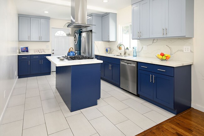 Building Photo - 5114 W 133rd St