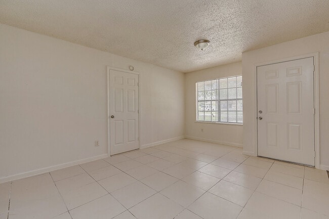 Foto del edificio - $1,450  3 Bedr/ 1 bath Beautiful Home in D...