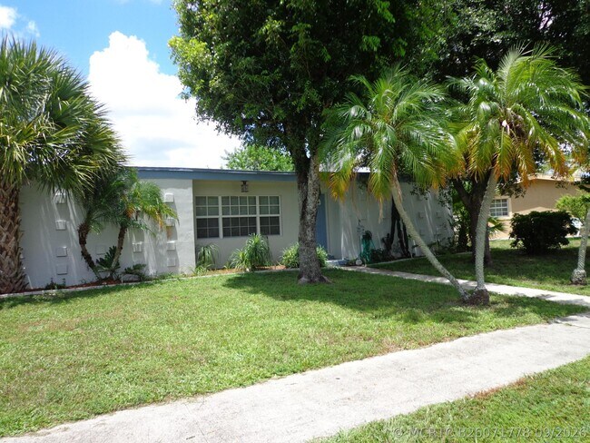 Building Photo - 11751 Oleander Dr