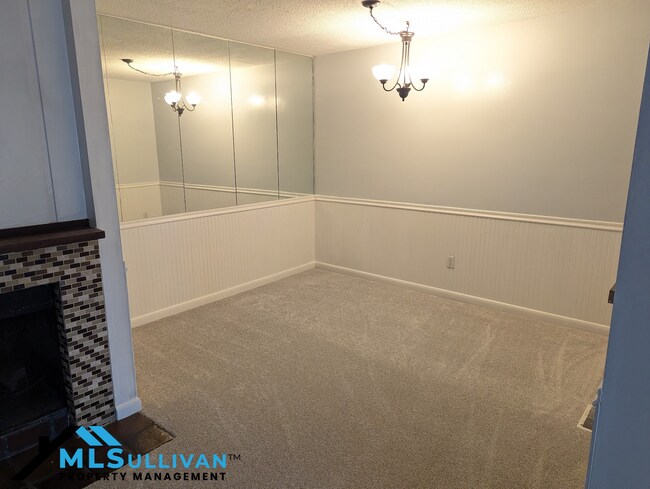 Foto del edificio - 4100-4105 Five Oaks Dr