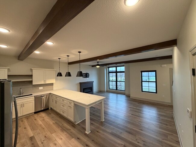 Building Photo - 6460 Galleria Dr