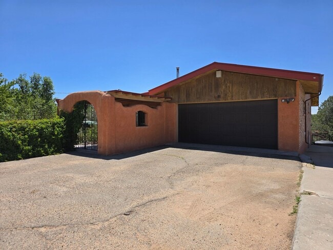 Building Photo - 166 Galisteo Ln