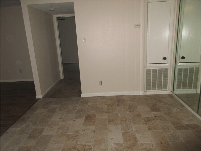 Foto del edificio - 17401 Red Oak Dr