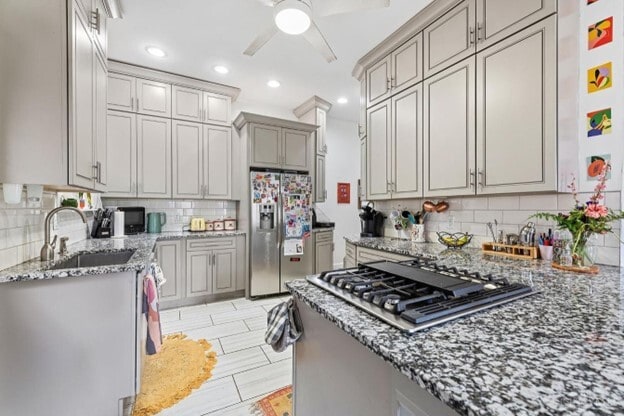 Kitchen - 2106 Kemper Ln