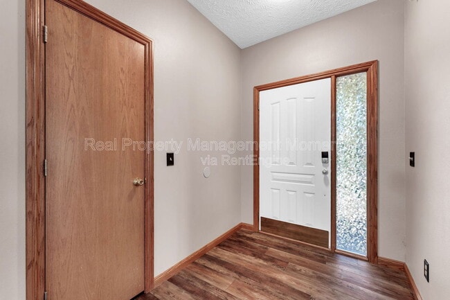 Building Photo - 514 N Ellen St