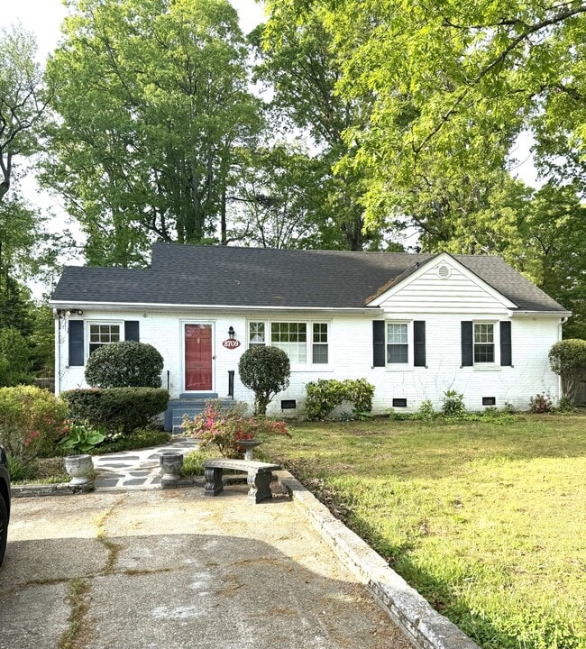 Building Photo - 8709 Avalon Dr