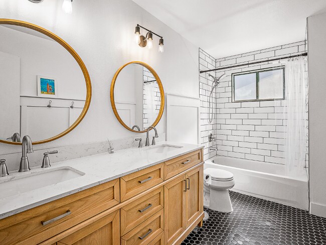 Building Photo - 23889 Oakmont Way