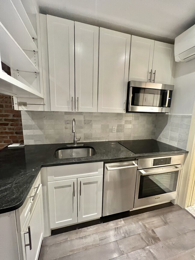 Building Photo - 328 E 59th St