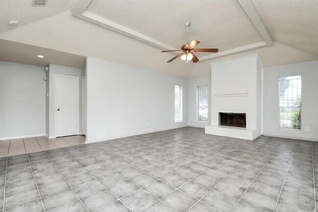 Foto del edificio - 10722 Sherburne Dr