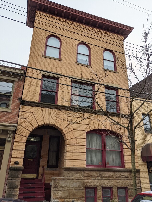 601 Lockhart St Unit 2, Pittsburgh, PA 15212 Apartments in Pittsburgh