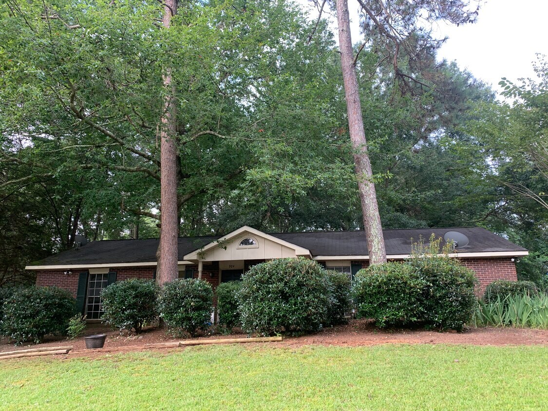 Primary Photo - 924 E Magnolia Ave