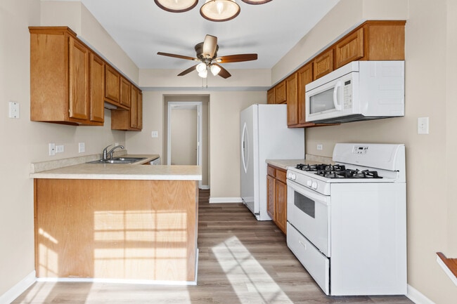 Building Photo - 3490 Willowview Ct
