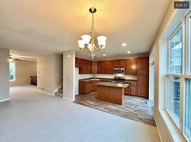 Foto del edificio - 8389 Norwood Ln N