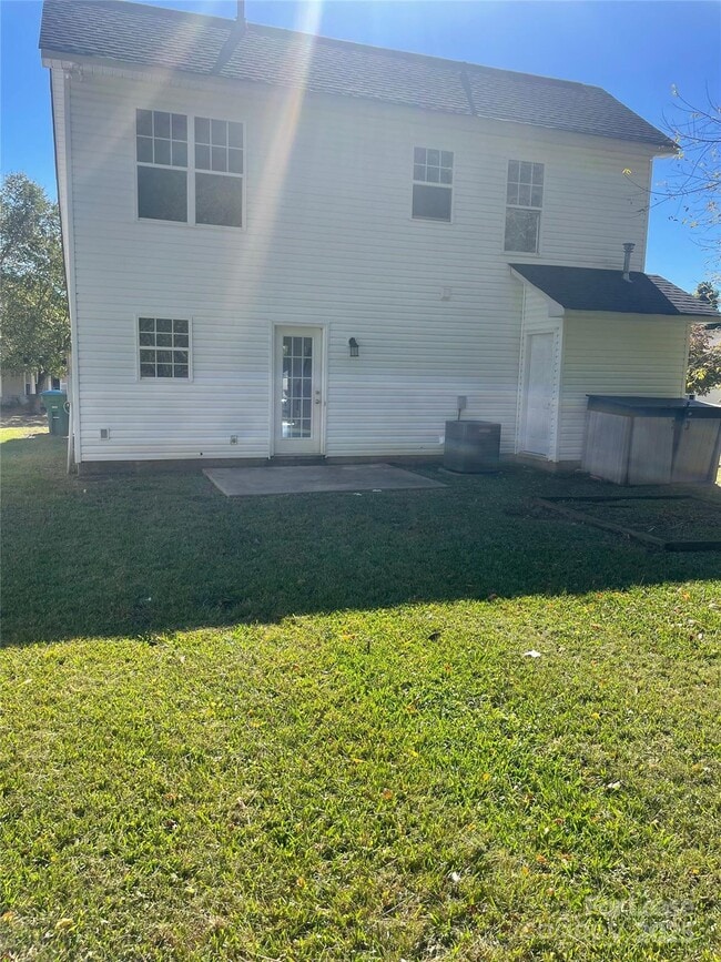 Building Photo - 242 Amir Cir