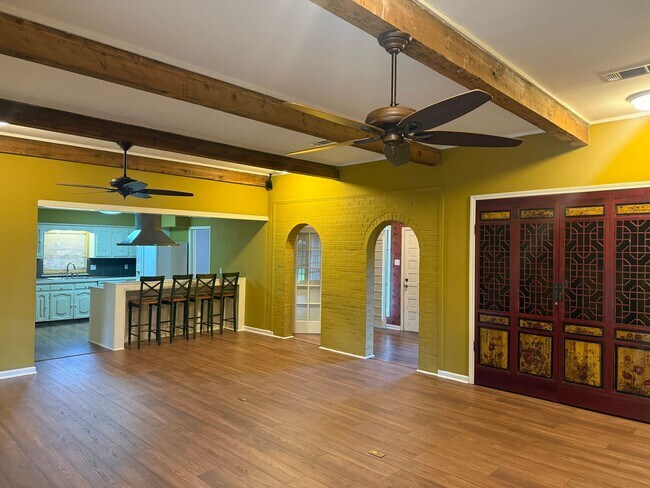 Foto del edificio - Rental Available Now in Lake Sherwood Acres!