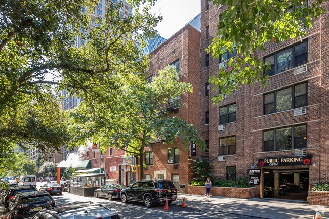 Building Photo - 338 E 70th St