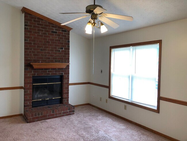 Building Photo - 512 Cougar Pl