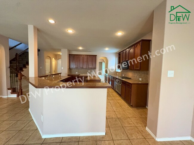 Foto del edificio - Elegant and Spacious 5-Bedroom Home for Lease in Fort Worth