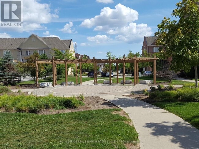 Building Photo - 4975 Southampton Dr