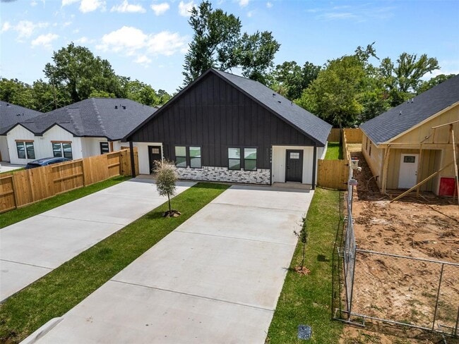 Building Photo - 9110 Everglade Dr