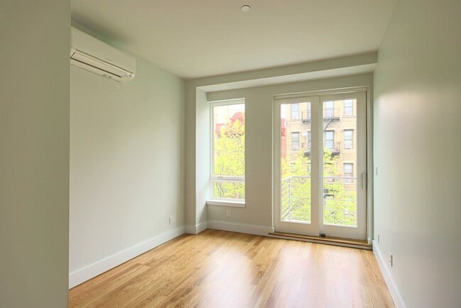 Building Photo - 152 S 4th St