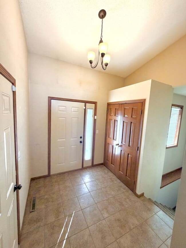 Building Photo - Beautiful 4bed 3bath Single Family Home In Sartell