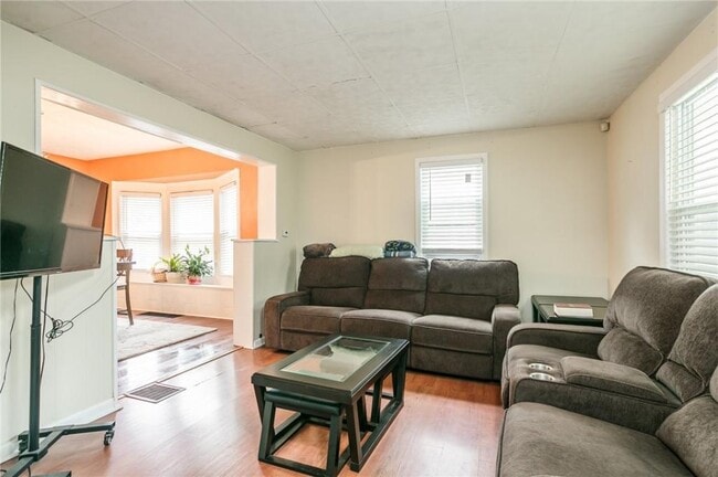 Foto del edificio - 223 Lincoln Ave