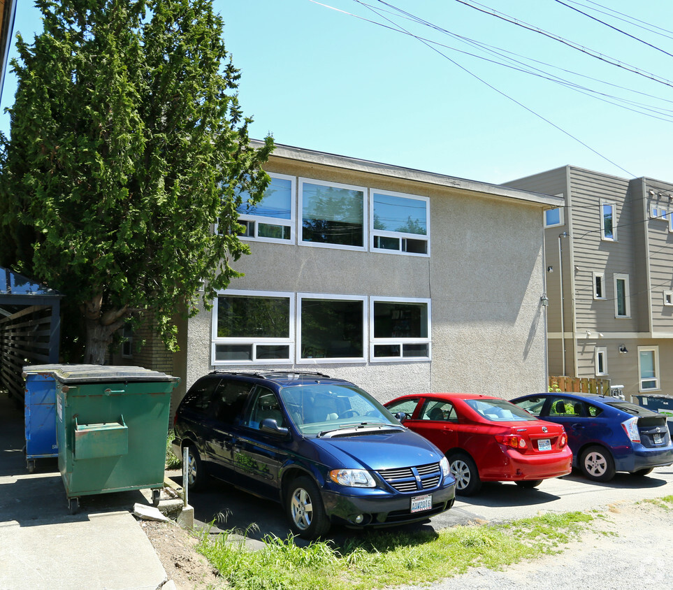Building Photo - Carleton Court