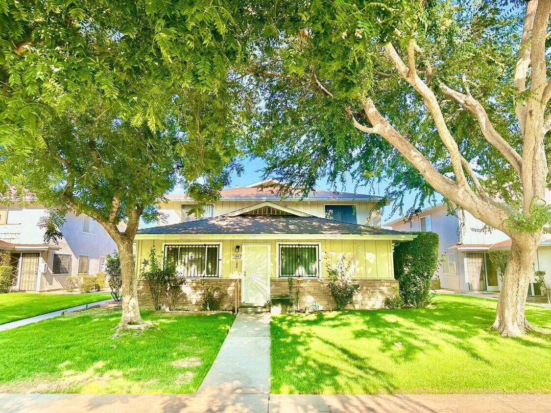 Primary Photo - 2 br, 1 bath House - 4918 N Holt Ave #102