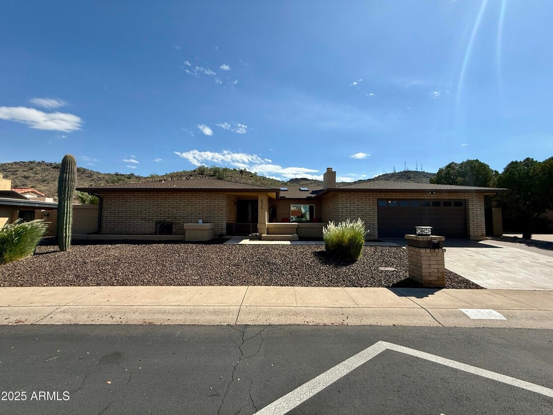 Foto principal - 535 W Sweetwater Ave