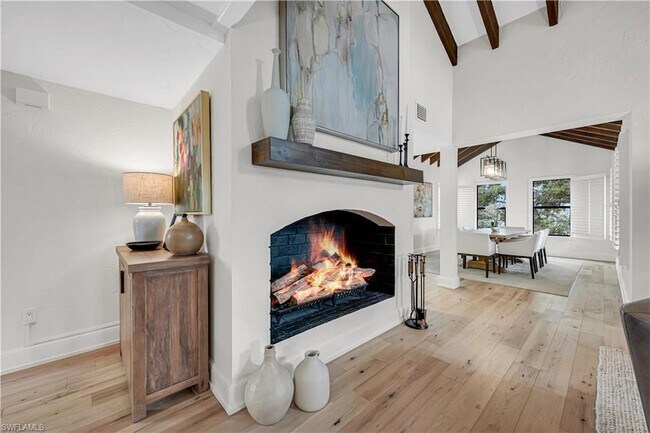 Building Photo - 5850 Pelican Bay Blvd