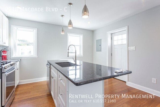 Building Photo - UPDATED 1 bedroom 1 bathroom apartment wit...