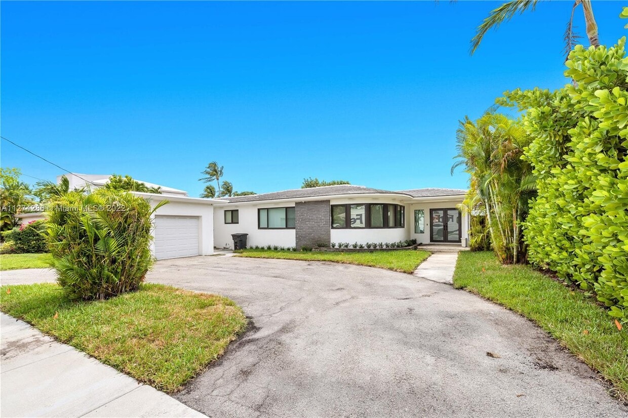 1720 Daytonia Rd, Miami Beach, FL 33141 House Rental in Miami Beach