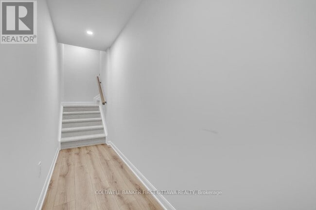 Building Photo - 937 Creekway Private