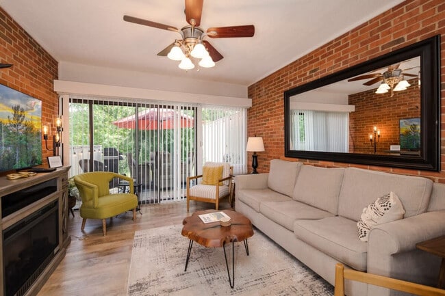 Building Photo - 2806 Suncrest Rd