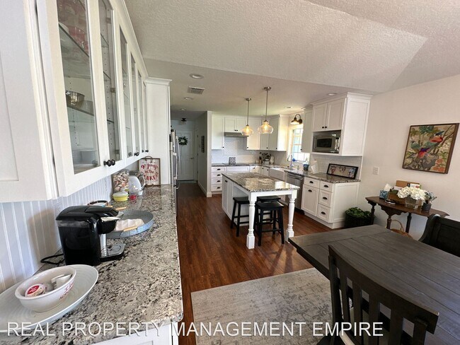 Foto del edificio - 3 br, 3 bath House - 128 W Juliana Way