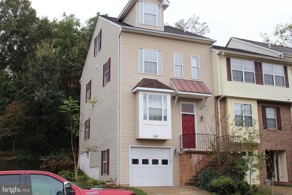 Foto principal - 301 Shaw Ct