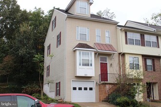 Building Photo - 301 Shaw Ct