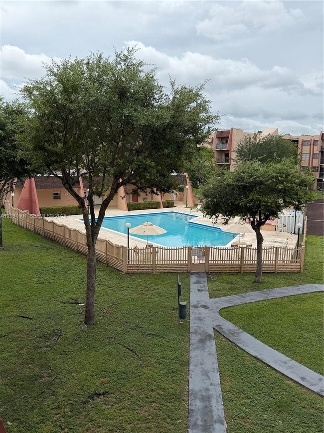 Building Photo - 13701 Kendale Lakes Cir