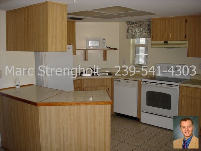 Building Photo - 5028 Chiquita Blvd S