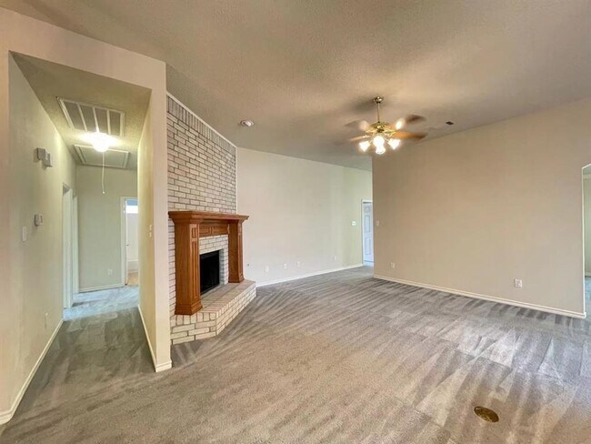 Foto del edificio - 808 Oak Hollow Ln