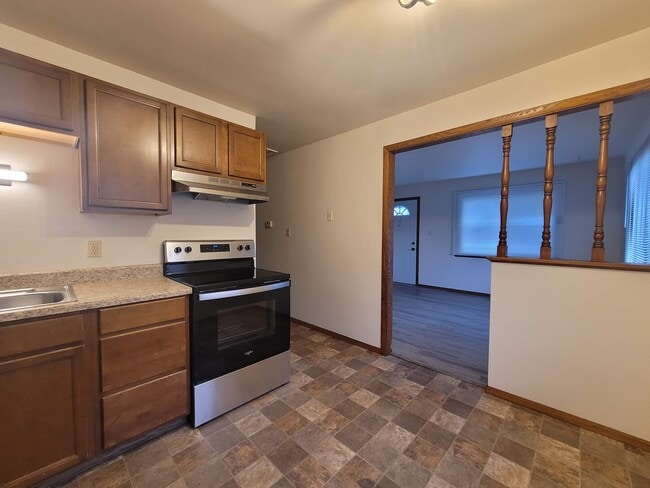 Building Photo - 724 9th St