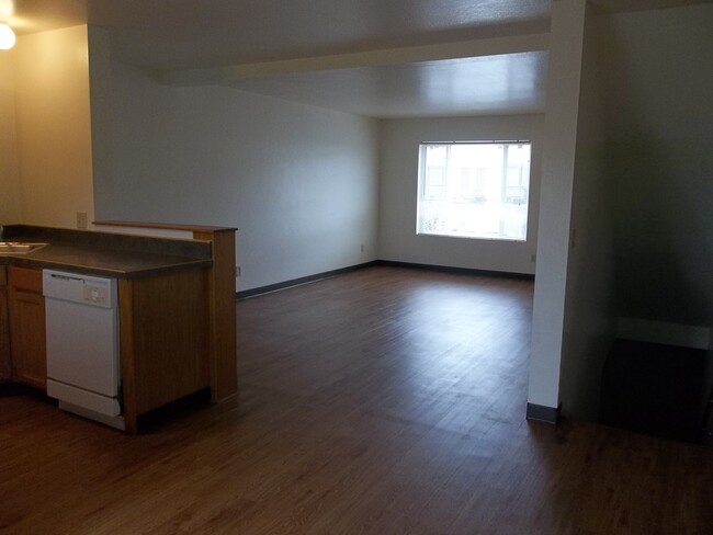 Building Photo - 900 Appian Way