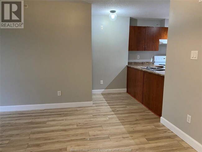 Building Photo - 3160 Wildwood Dr