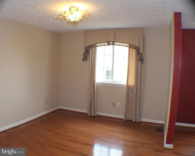 Foto del edificio - 8008 Tyson Oaks Cir