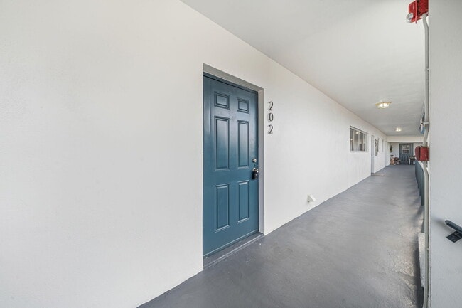 Foto del edificio - 200 Waterway Dr S