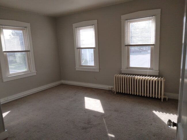 Bedroom/Living room - 35 Manor Ave