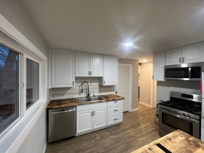 Foto del edificio - 305 Calistoga St W