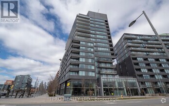 Building Photo - 120-S120 Bayview Ave